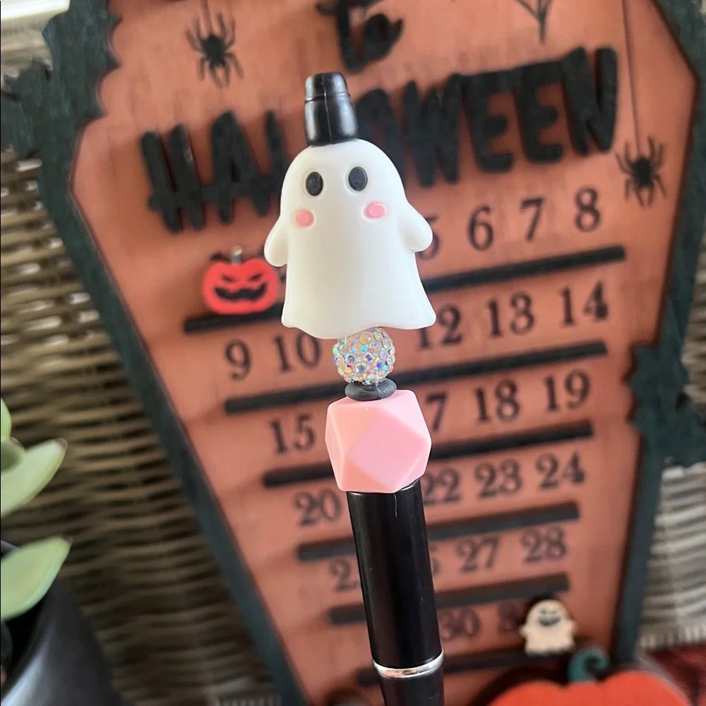 N/A adorable ghost